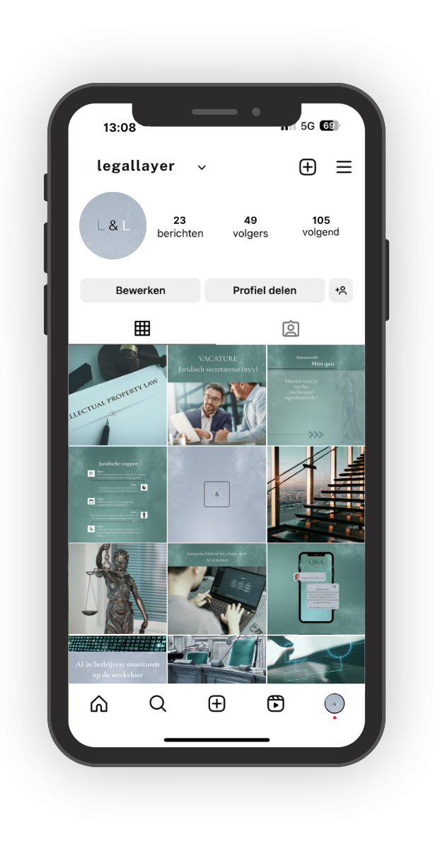 Overzicht van een smartphone met een groene en witte instagram feed. Overzicht van een smartphone met een groene en witte instagram feed.